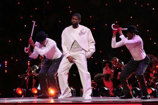 Usher protagoniza el concierto del Super Bowl, pero Taylor Swift y Beyoncé le roban el show