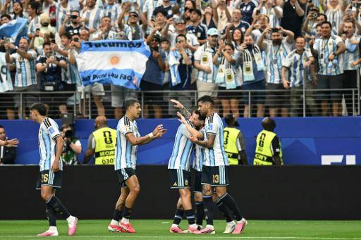 Messi lleva a Argentina a 16avos y logra récord de goleador en el Mundial