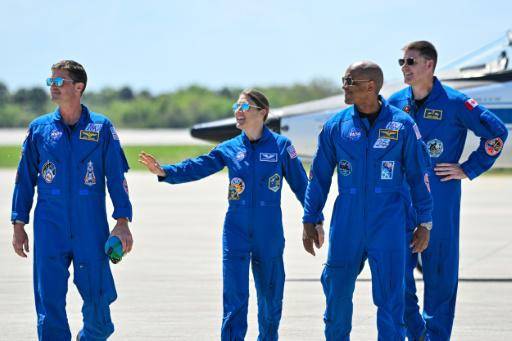 Reid Wiseman, Christina Koch, Victor Glover y Jeremy Hansen llegan a Florida antes de su viaje planeado alrededor de la Luna.