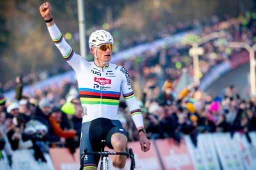 Van der Poel manda en el ciclocrós de Hoogerheide, a una semana del Mundial