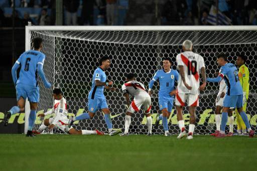 Uruguay golea a 3-0 a Perú y celebra en casa su clasificación al Mundial 2026