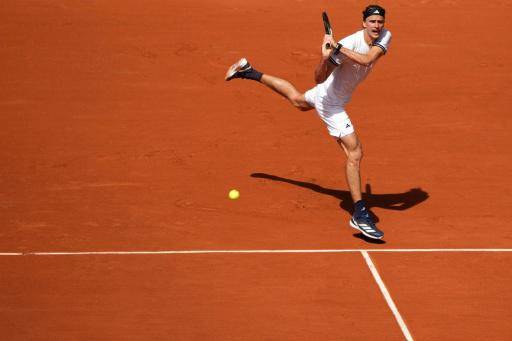Zverev debuta en Roland Garros con fácil victoria ante el francés Bonzi