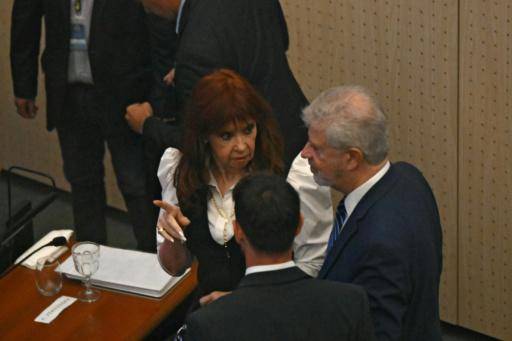 La expresidenta argentina Kirchner declara en un megajuicio por corrupción