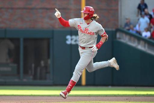 Jonrón de Bohm mantiene con vida a los Filis en los playoffs ante los Bravos