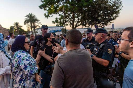 Otros cuatro inmigrantes detenidos por apedrear a soldados españoles en Ceuta