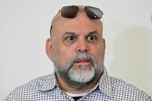 El exjefe paramilitar Salvatore Mancuso, durante una rueda de prensa que dio el 11 de julio de 2024 en Bogotá