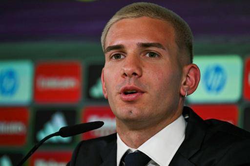 Mastantuono recuerda a Di Stefano en su presentación con el Real Madrid