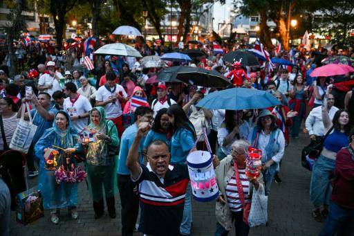 Protestan en Costa Rica por una supuesta amenaza de la presidenta a la democracia