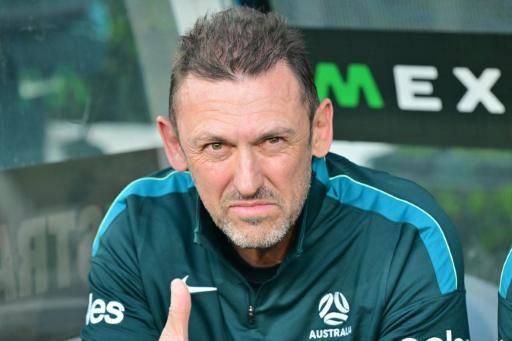Seleccionador de Australia renueva antes de su entrada en liza en el Mundial
