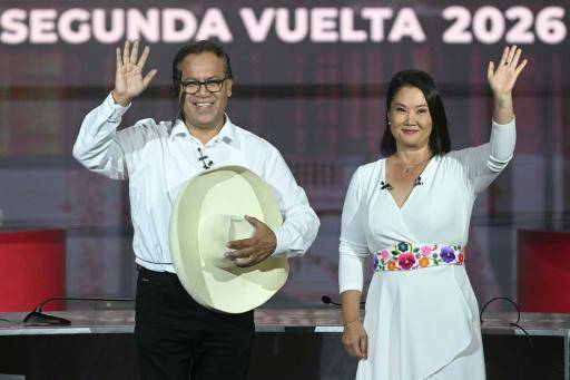 Perú elige presidente entre derechista Fujimori y un izquierdista radical
