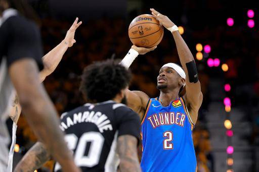 Thunder golpea a Spurs en su casa y se avanza 2-1 en la final del Oeste