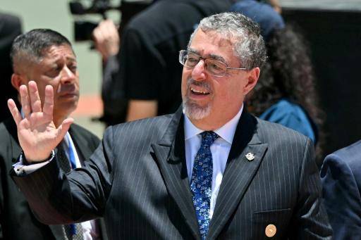 El presidente de Guatemala dice que la salida de la fiscal sancionada es el fin de la perversión judicial
