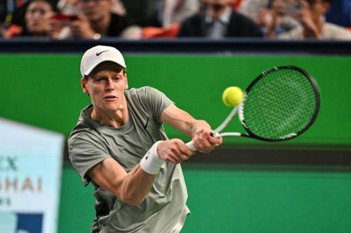 Sinner asegura acabar el año N.1 y se cita con Djokovic en la final de Shanghái