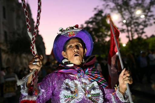 Perú elige presidente entre derechista Fujimori y un izquierdista radical