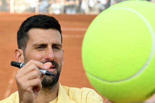 Djokovic mantiene la ambición en Roland Garros, pese a su cuerpo maltrecho
