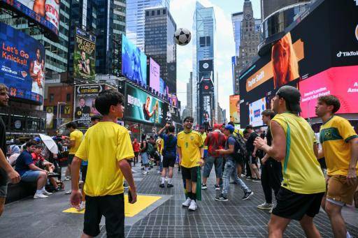 Brasil, bajo dudas, entra en escena en un Mundial sin cese de polémicas