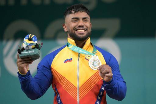 Keydomar Vallenilla gana el segundo oro de Venezuela en la halterofilia en Santiago-2023
