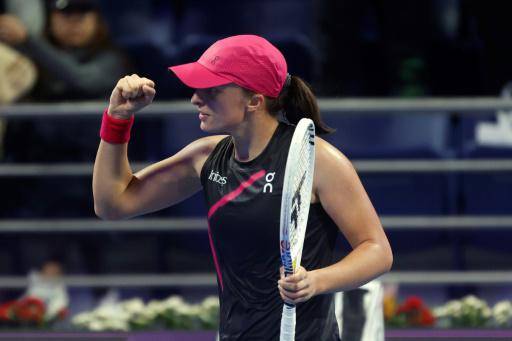 Osaka pasa a cuartos en Doha sin jugar, Swiatek venciendo a Alexandrova