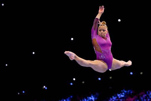 La brasileña Flavia Saraiva es bronce mundial en viga de equilibrio