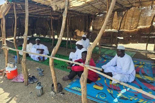 De luto pero sin alternativa: sudaneses vuelven a una mina bombardeada por Egipto