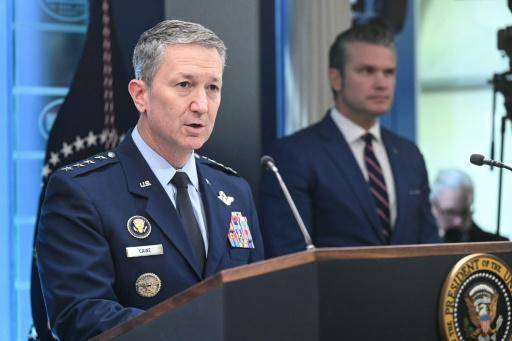 El jefe del Estado Mayor del ejército estadounidense, el general Dan Caine, habla sobre el conflicto con Irán, el 6 de abril de 2026 en la Casa Blanca, en Washington