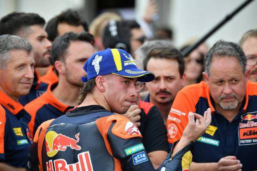 Acosta se operará de la muñeca, Bezzecchi sin lesión pese a la caída en MotoGP