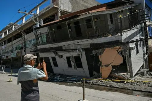 Sube a 46 el saldo de muertos por el terremoto de magnitud 7,8 que azotó Filipinas