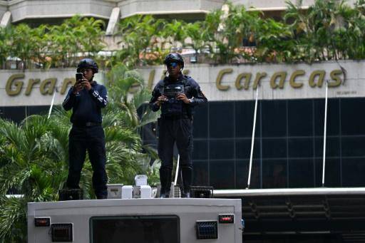 La oposición en los diálogos con el gobierno se compromete a impulsar la liberación de presos políticos en Venezuela