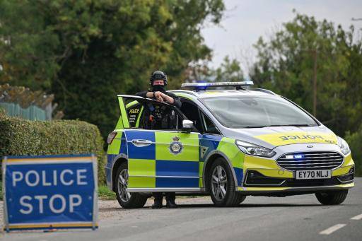 Policía británica detiene a cinco personas acusadas de preparar un acto terrorista cerca de una base aérea
