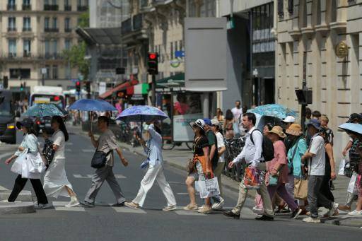 El calor extremo modifica los hábitos en el turístico París