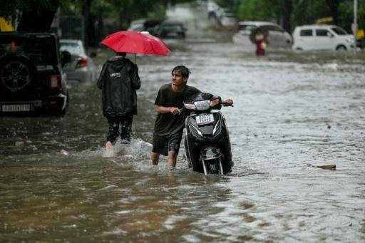 Lluvias torrenciales en el norte de India dejan más de 50 muertos