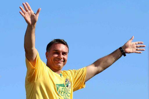 La espectacular fuga de Flávio Bolsonaro de Brasil paso a paso