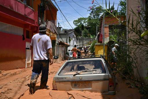 Aumentan a 48 los muertos por el temporal en el sureste de Brasil