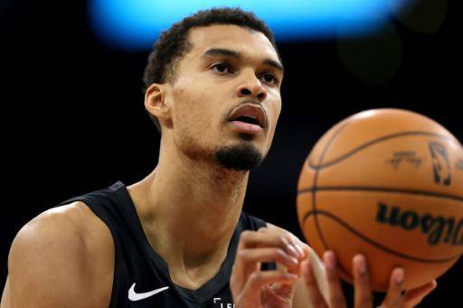 Spurs confirman baja de Wembanyama ante Portland por molestia en la rodilla izquierda