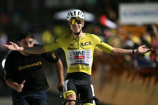El líder Tadej Pogacar gana la 19ª etapa del Tour de Francia en Alpe d'Huez