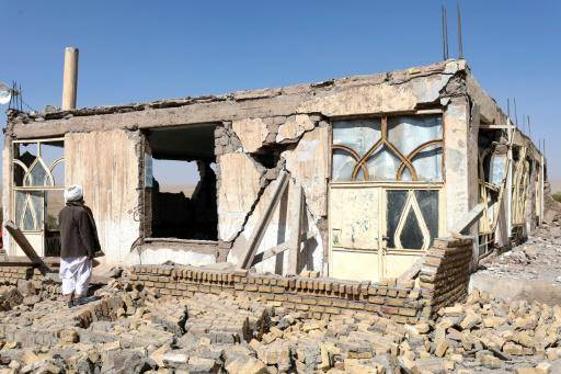 Sigue la búsqueda de personas atrapadas tras el sismo que golpeó Afganistán