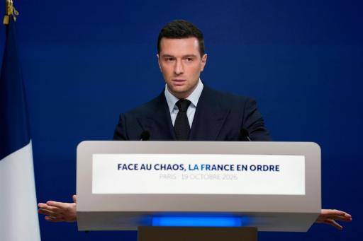 La ultraderechista Le Pen busca imponerse como la candidata del orden en Francia