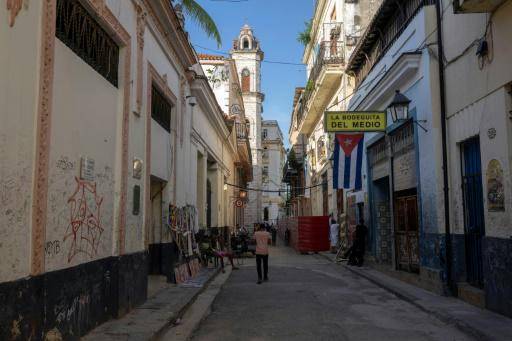 Sin luces ni el bullicio de antaño, La Habana aguarda lo que está por venir