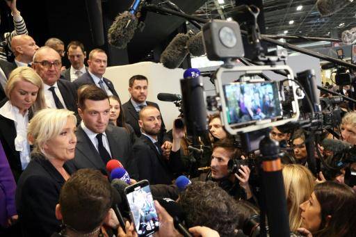 Le Pen descarta hacer campaña en Francia si debe usar tobillera electrónica