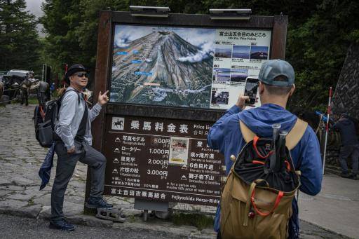Un excursionista suizo fallece en el monte Fuji, una mujer de 99 años rescatada