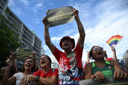 ¡Aún estamos aquí!: miles marchan en Brasil contra la rebaja de pena a Bolsonaro