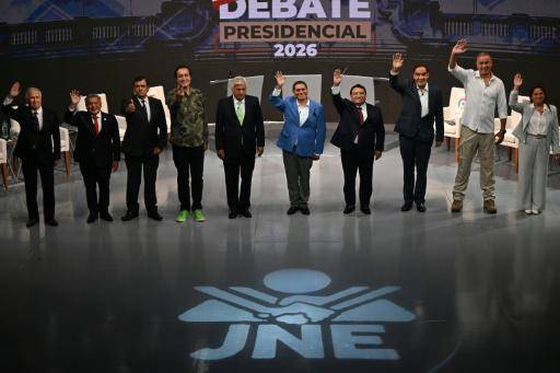 El candidato presidencial peruano López Aliaga propone expulsar a los migrantes irregulares venezolanos