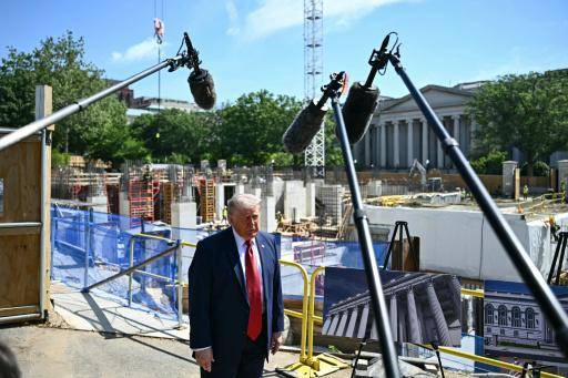 Trump recorre las obras del futuro salón de baile de la Casa Blanca