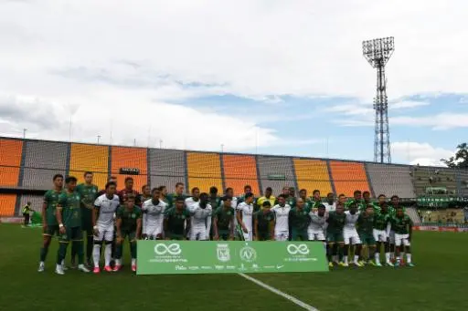 Atlético Nacional y Chapecoense se abrazan en el partido de la amistad eterna