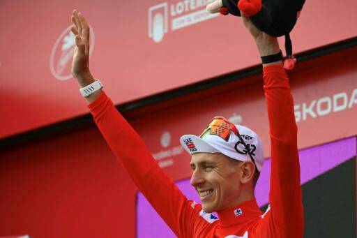 Fin de temporada para Tadej Pogacar tras su caída en la Vuelta