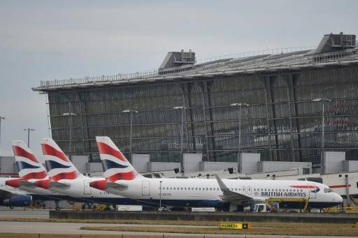 Cierre del aeropuerto londinense de Heathrow por incendio causa perturbaciones en tráfico mundial