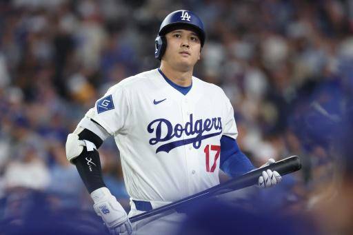 Shohei Ohtani se lamenta durante la derrota de los Dodgers de Los Ángeles ante los Cerveceros de Milwaukee el 15 de octubre de 2026