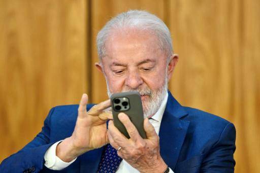 Lula y Flávio Bolsonaro lanzan ejércitos digitales para conquistar el voto en Brasil