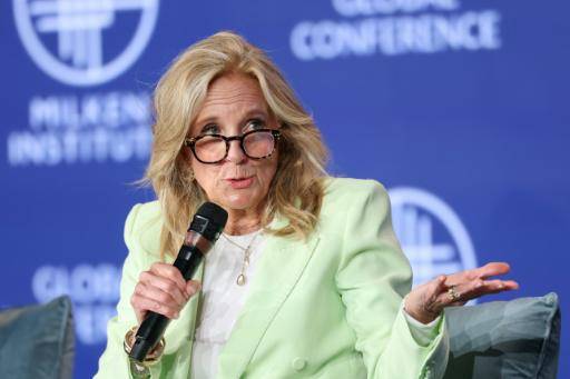 Trump se burla de Jill Biden por revelaciones sobre actuación de su marido en debate
