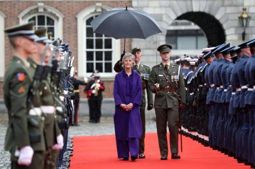 Una mujer de izquierda formalmente investida como presidenta de Irlanda